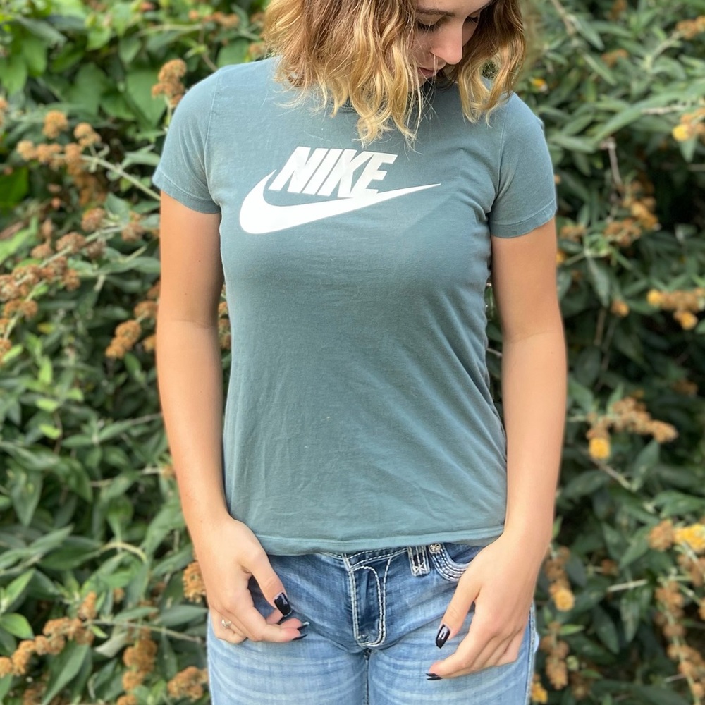 Green nike t-shirt